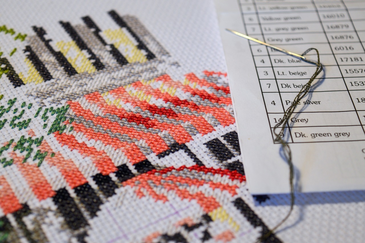 How to read cross stitch patterns - chart symbols and colour key guide